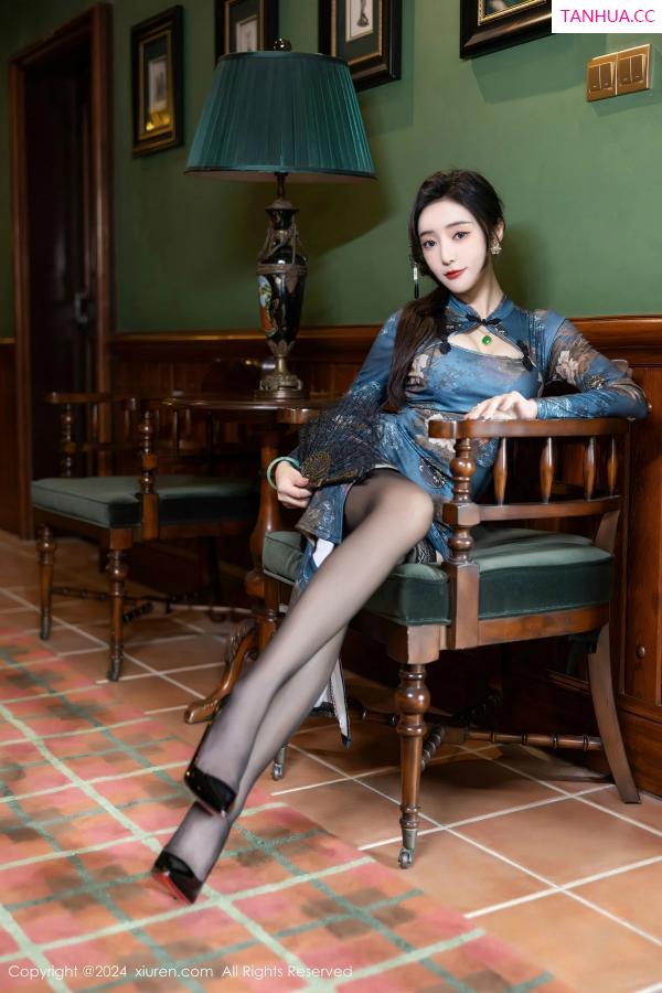 王馨瑶  [XiuRen]高清写真图 2024.04.19 No.8425 王馨瑶yanni 美腿黑丝第27张图片